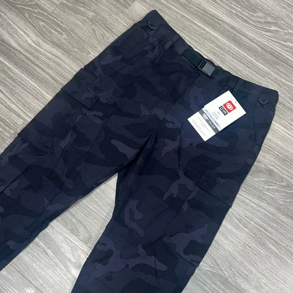 686 Traveler Cargo Pants. Size L. NWT. Black camo. - Picture 2 of 8